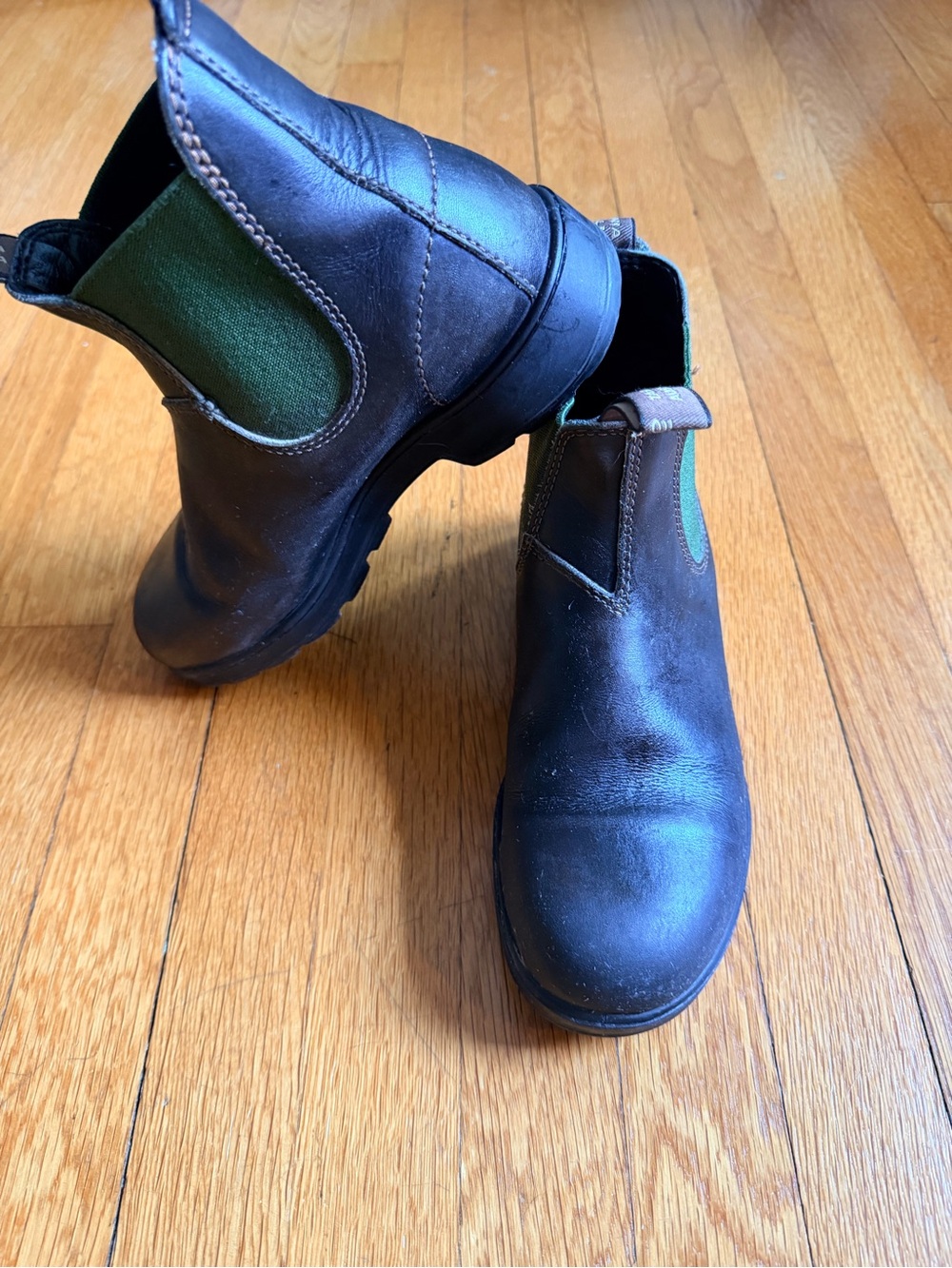 Blundstone Brown Leather Chelsea Boots with Green Elastic